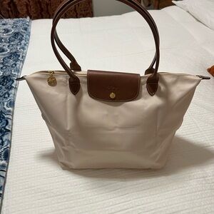 Longchamp Medium Le Pliage Nylon Tote Bag in Paper (Cream)